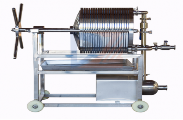 Filtering machine